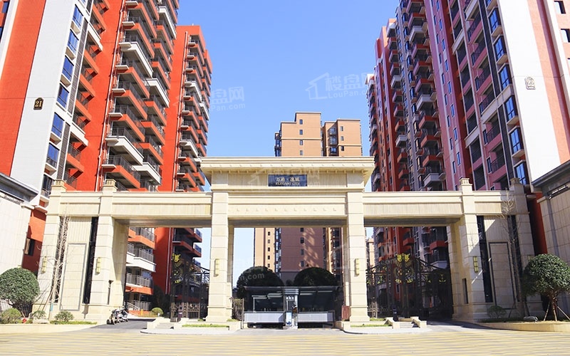 万通逸城|万通集团,助力湘潭县,教育事业发展!