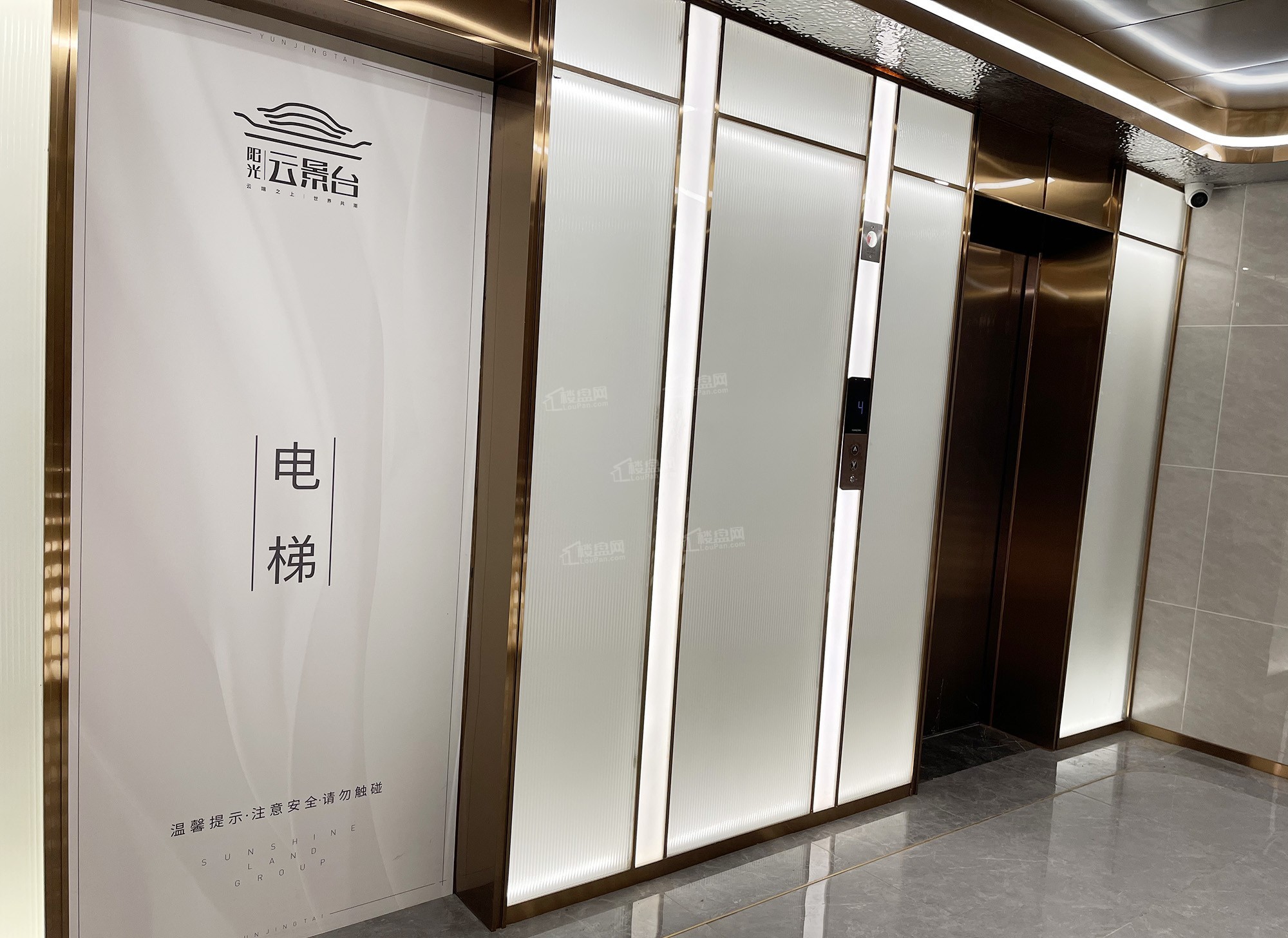 项目电梯实景图(2021.12.25摄)