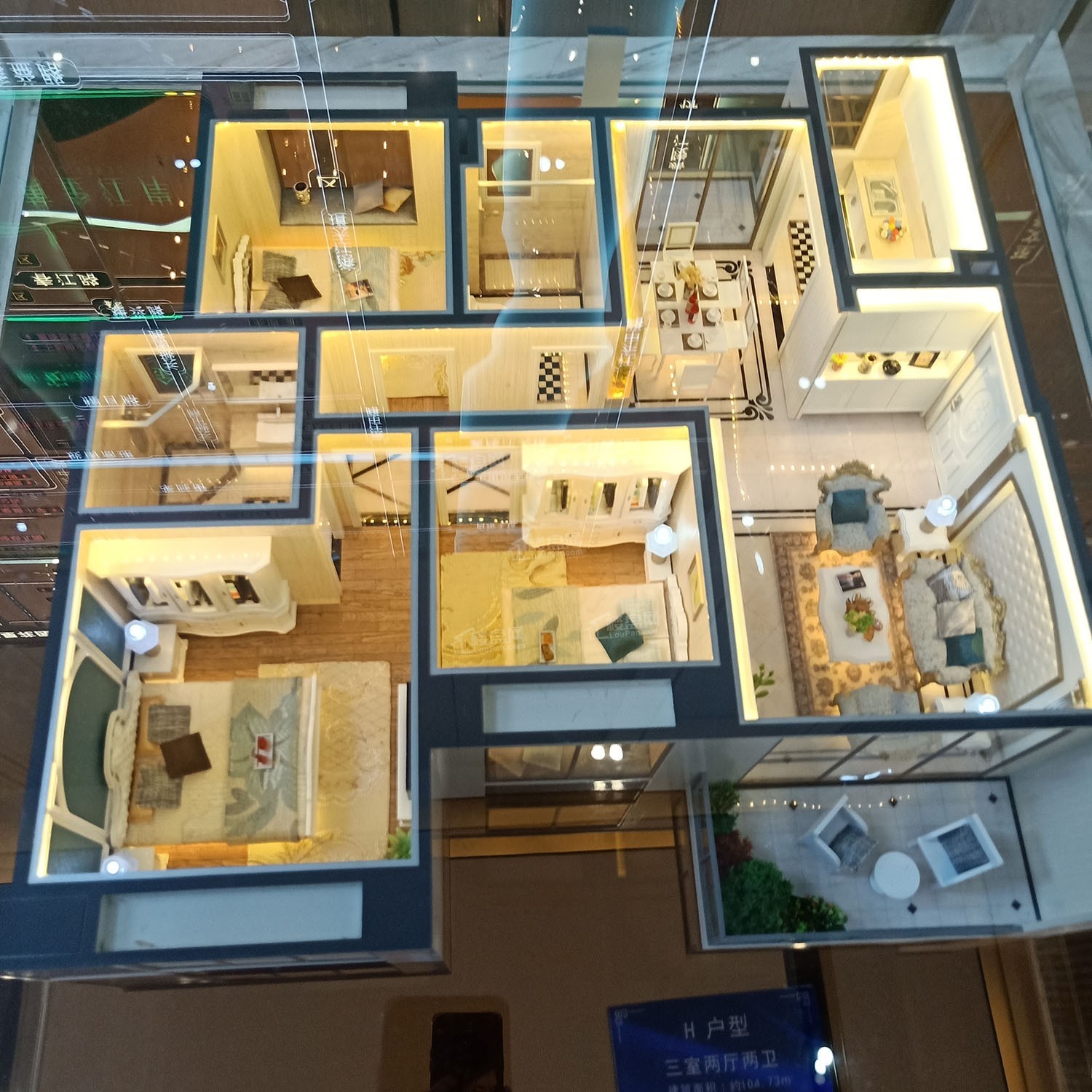 全屏展示列表展示视频看房户型模型图