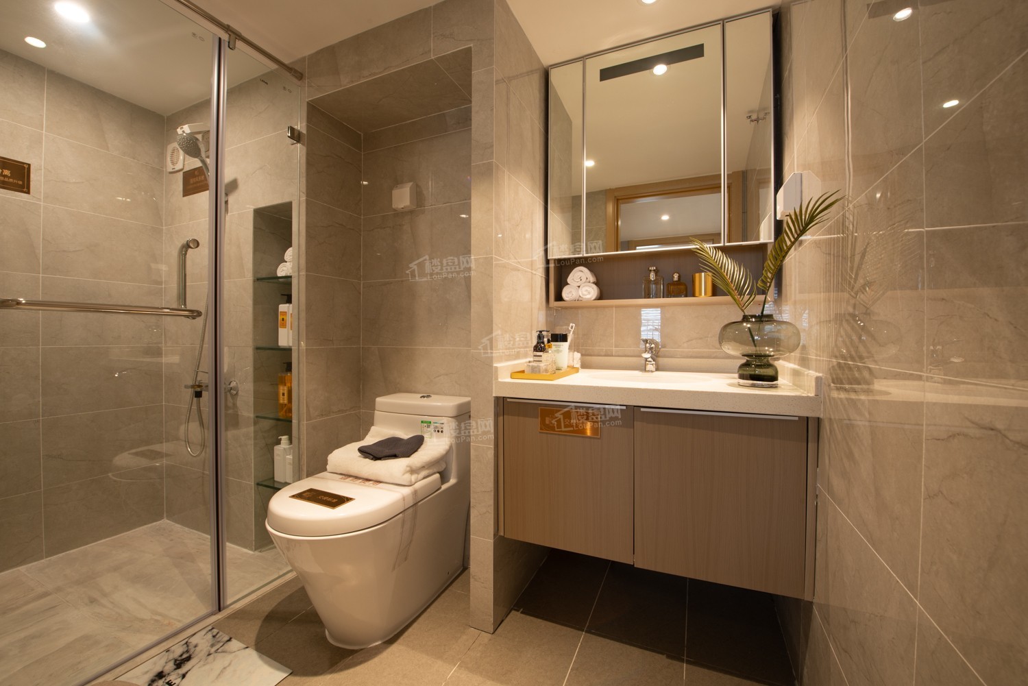 建面76平三房样板间卫生间