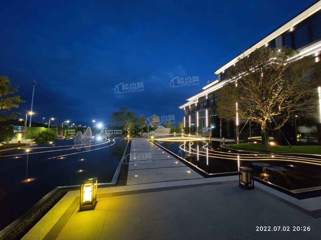 曲靖如意湖小区夜晚实景图（摄于2022.7）