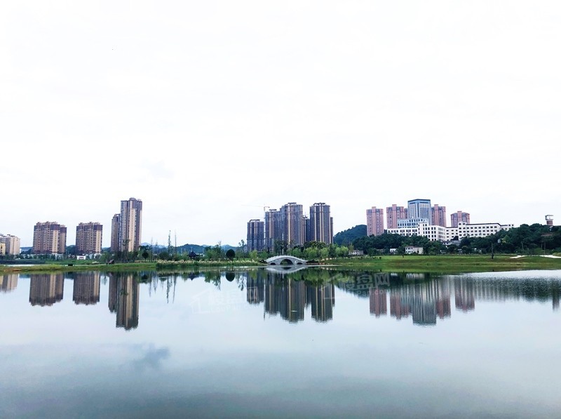 景业山湖湾实景图