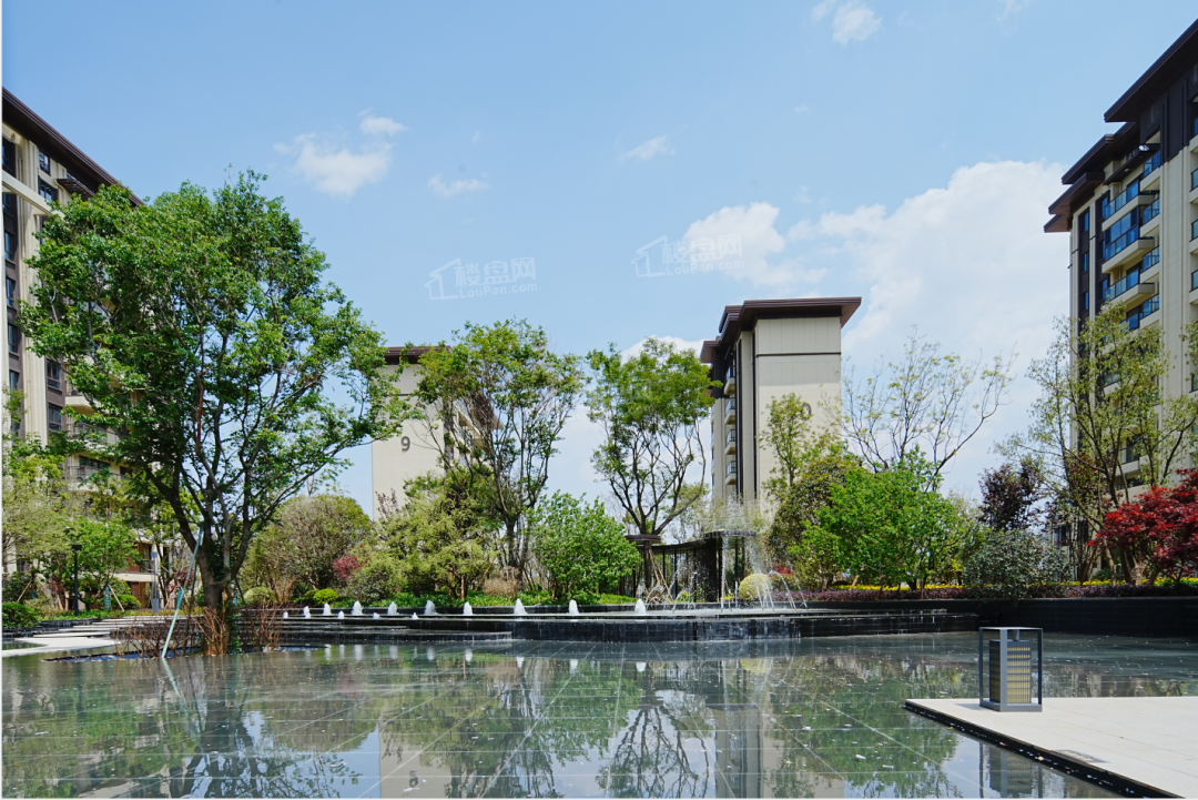 七彩云南古滇名城实景图