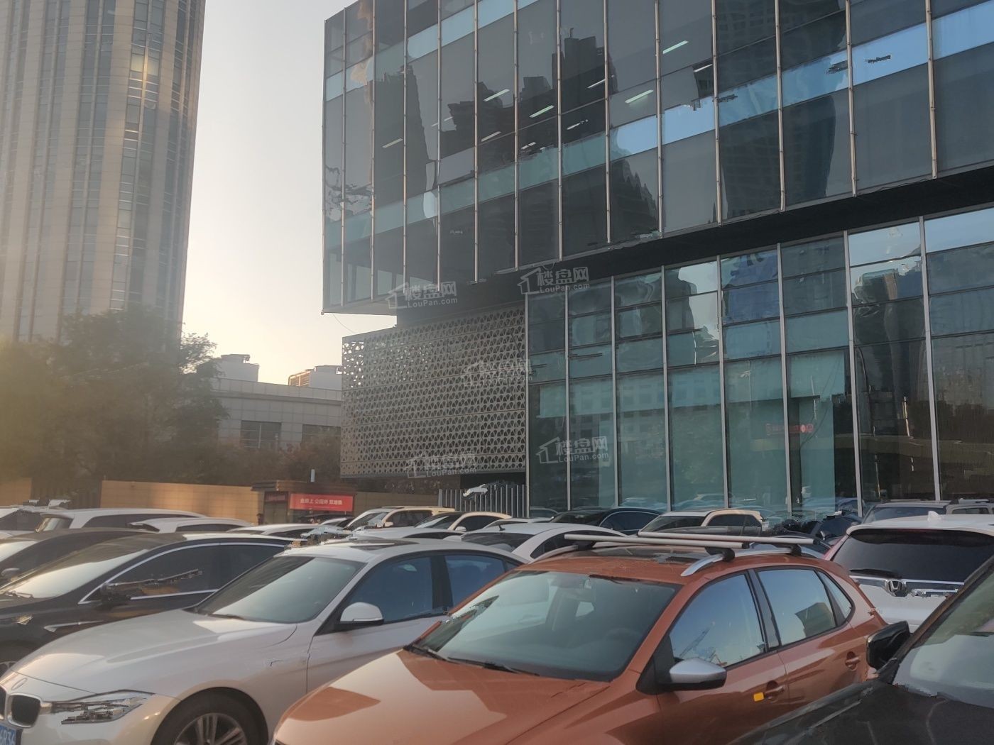 华强商业金融中心实景图