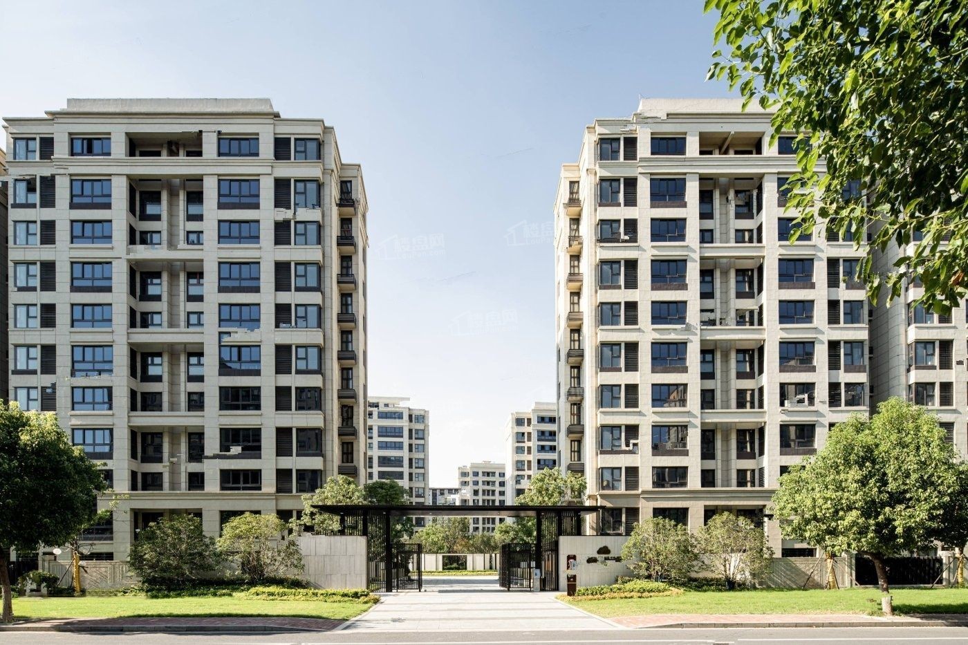 中海云麓公馆是片区内甄稀纯粹低密洋楼静区现房交付享受新城中心规划