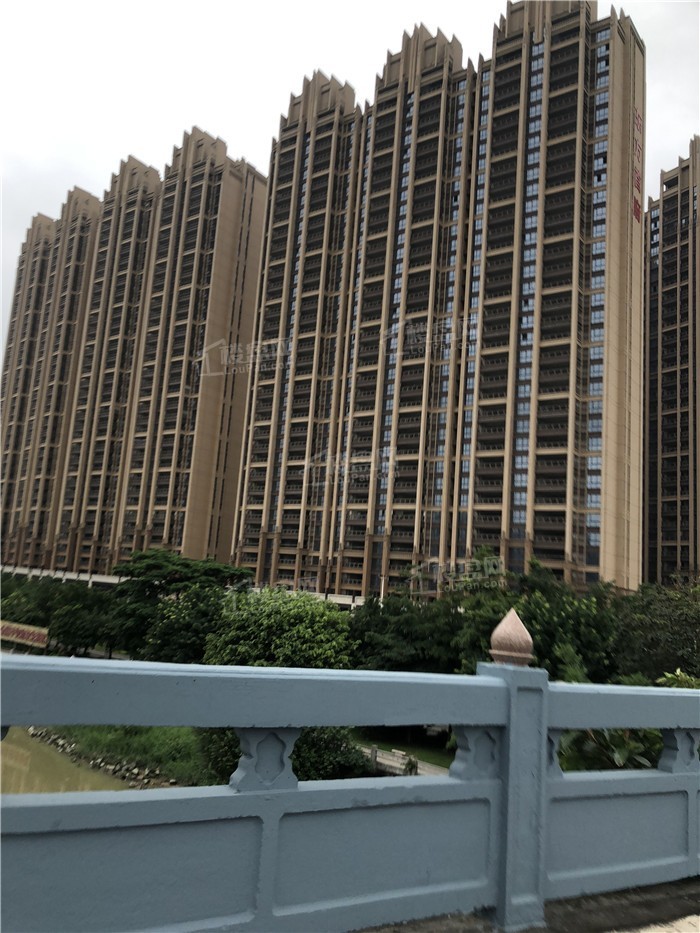 东方首府位于临江北路梅东大桥旁,由乐万邦倾力打造98-205平方米灵动