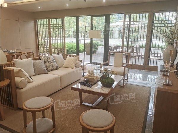 买房必看！中昂黔州府物业价格高不高？楼间距窄吗？