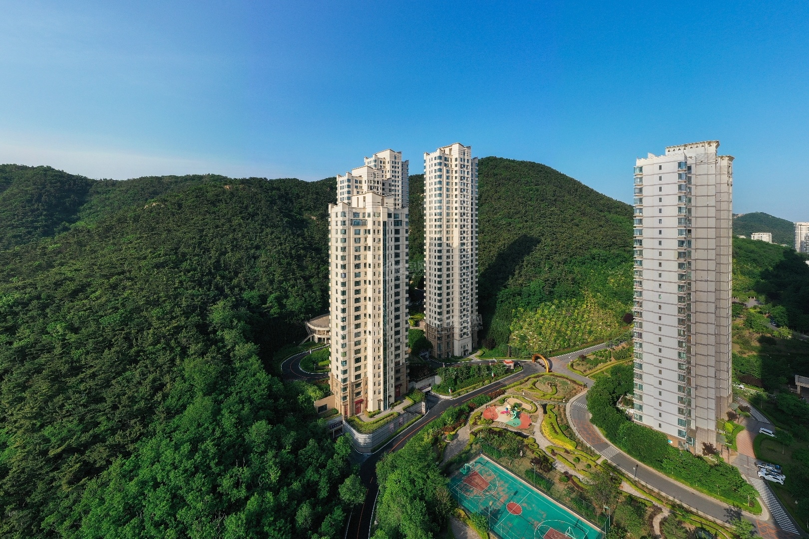 大连房地产>大连楼市>楼盘导购>项目简介:金广君悦山项目占地面积1.