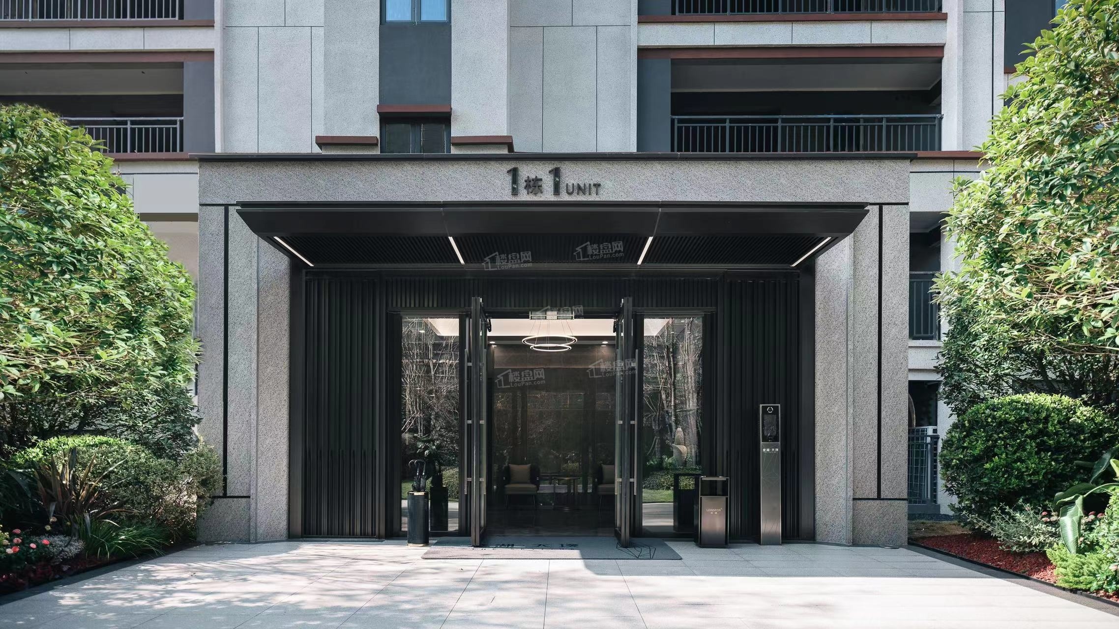 龙湖天璞实景图