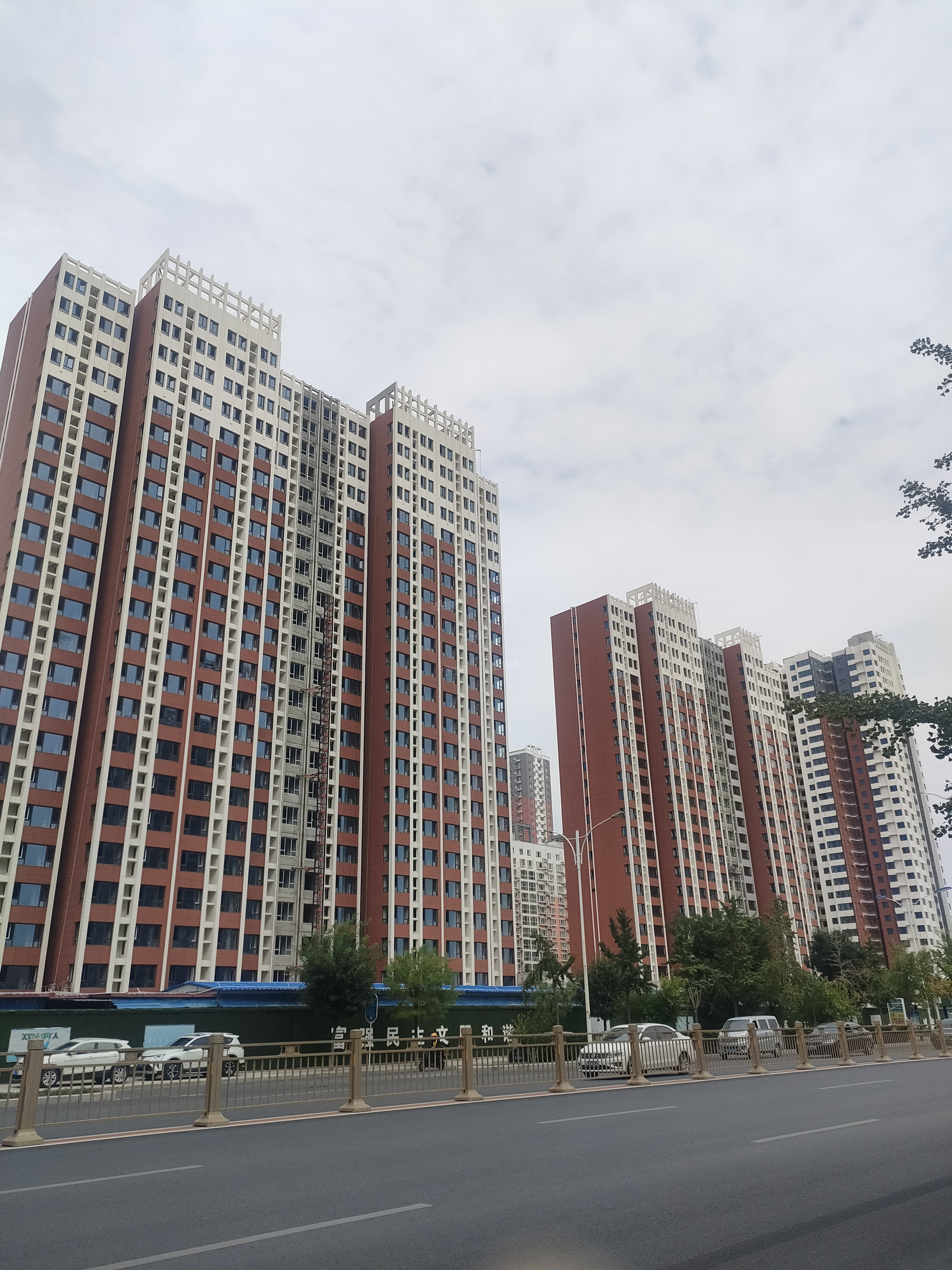 宜居热盘新一代C区五期绿化达标吗?附近有公交站没?-保定楼盘网
