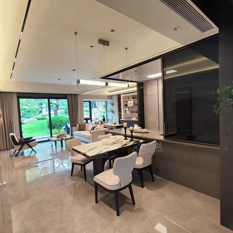 宏宇天御江畔样板间