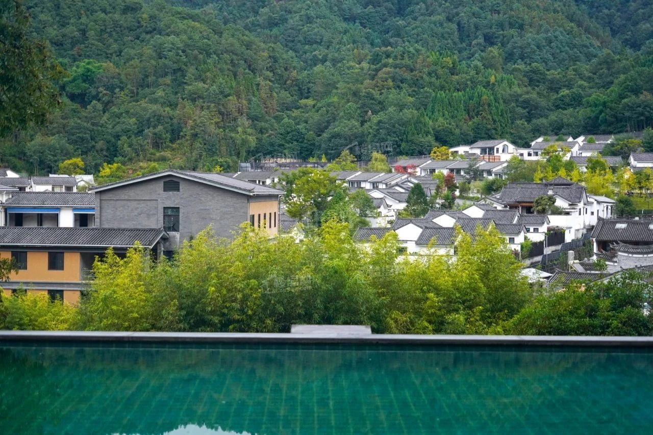腾冲旅居选房PK：火山秘境伊甸园VS温泉小镇玛御谷，谁环境更胜一筹？-保山楼盘网