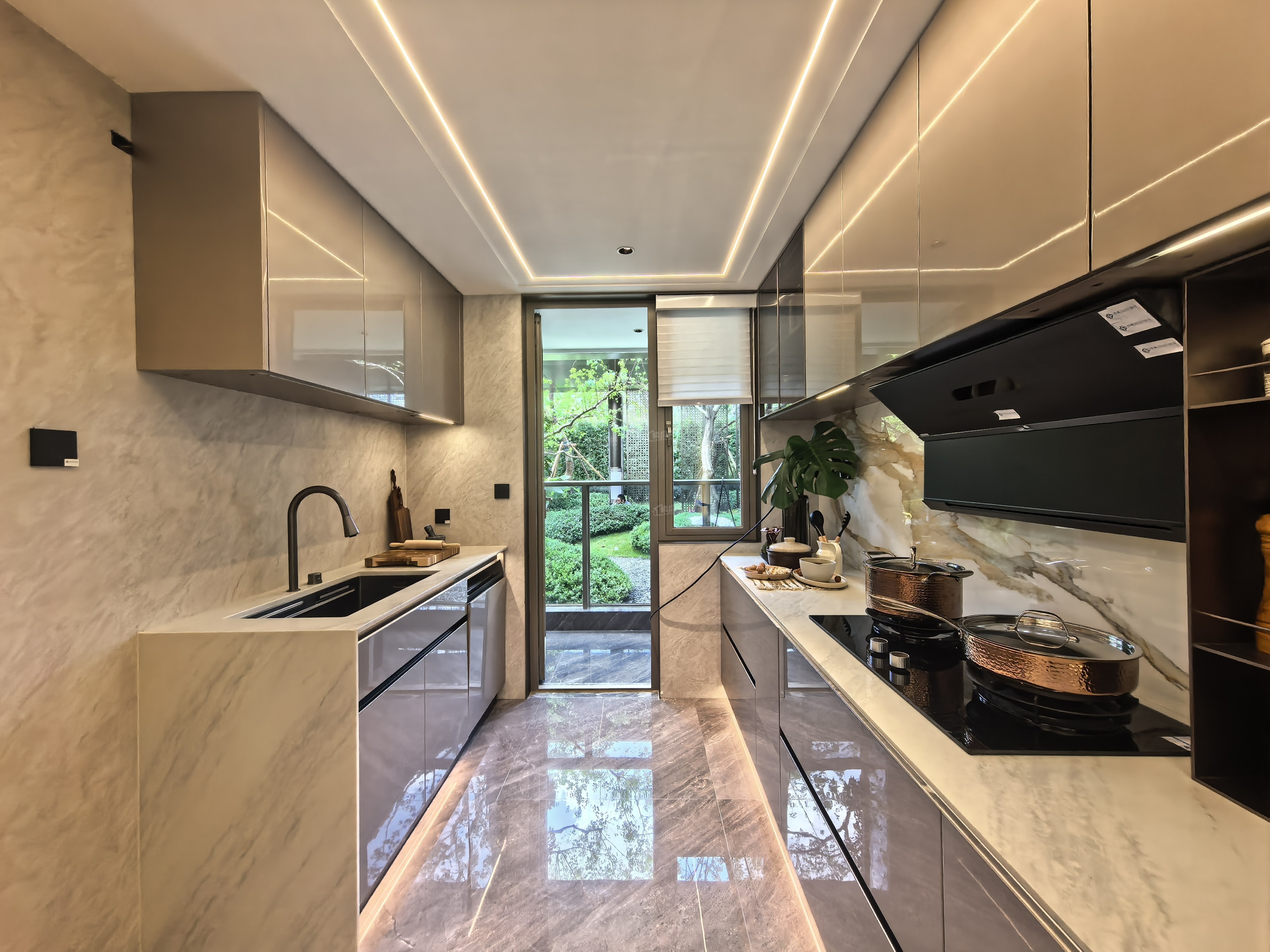 保利辰园湖境样板间