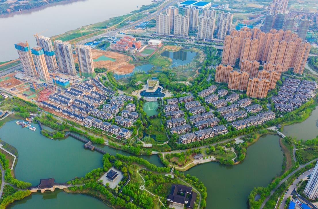 五矿万境水岸地处长株潭融城核心区域——湘潭市九华示范区,周边交通