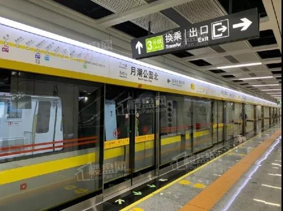 四纵三横两轨的立体交通路网,快速抵达湘潭高铁北站,无缝对接地铁三号