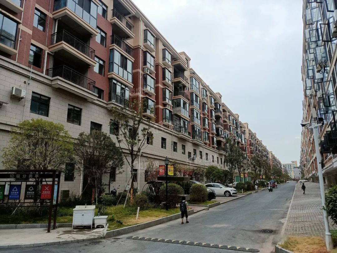 自项目开盘之日起,宜园御府至今来访客户便络绎不绝,近期宜园御府电梯