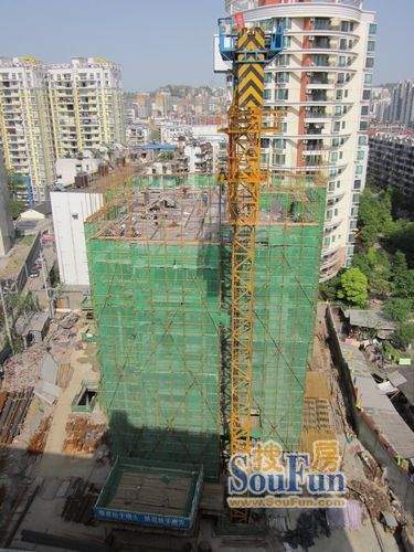西府华亭项目已建到地上八层左右