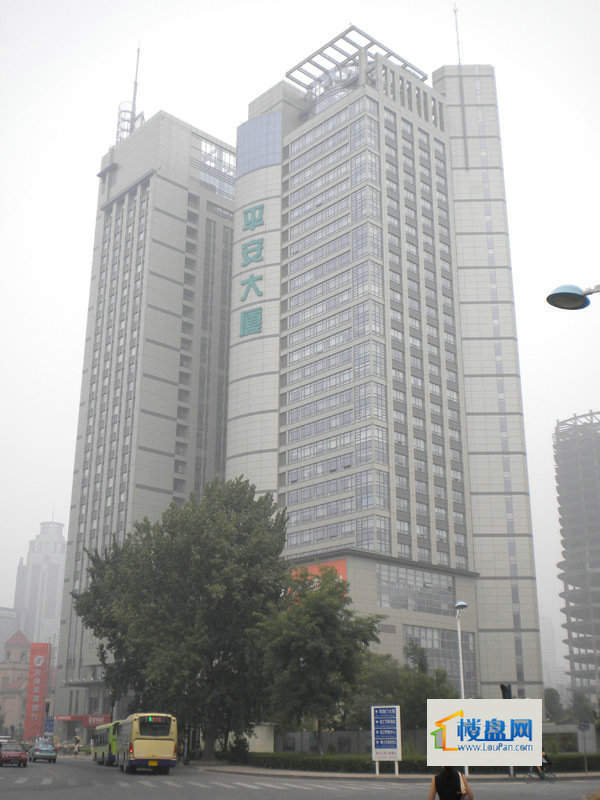 天津富力中心向西50米平安大厦