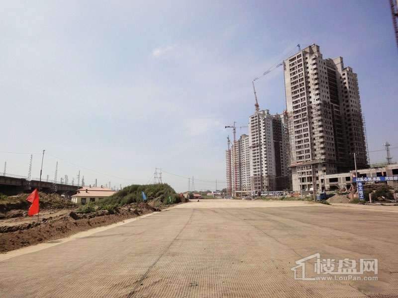 红星城项目高层封顶实景图（2012-7-17）