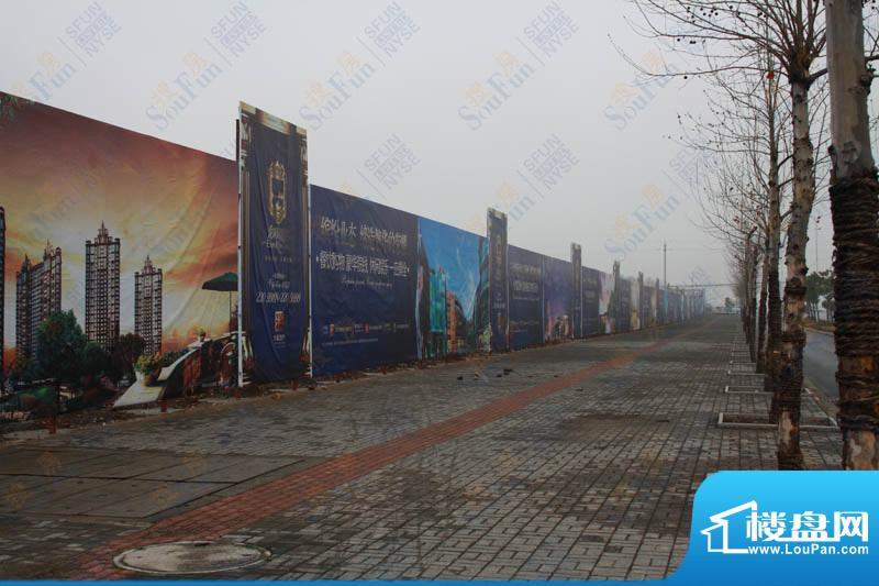 龙湖帝景湾项目外围墙（2011.3.1）
