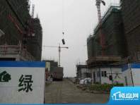 绿地新里紫峰公馆项目施工工地大门实景