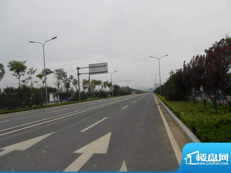 中建锦绣城周边道路实景图（2012-8-26）