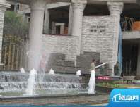 隆德华府园区入口处喷泉实景图（2011.6