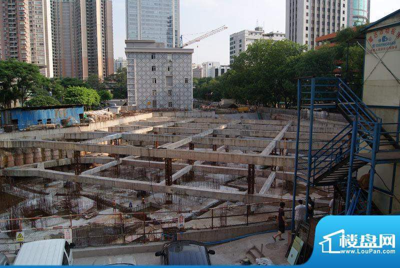 东风广场五期施工现场 地下层建设阶段（