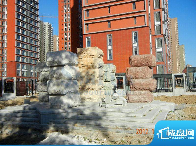华中国宅华园2012年10月进度五彩巨石