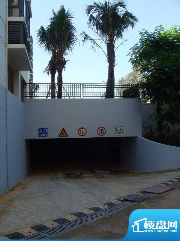 龙腾随园地下停车场入口实景图（201207