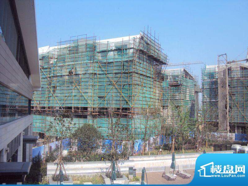 恒基玲珑翠谷一期工程7幢封顶（2011-10