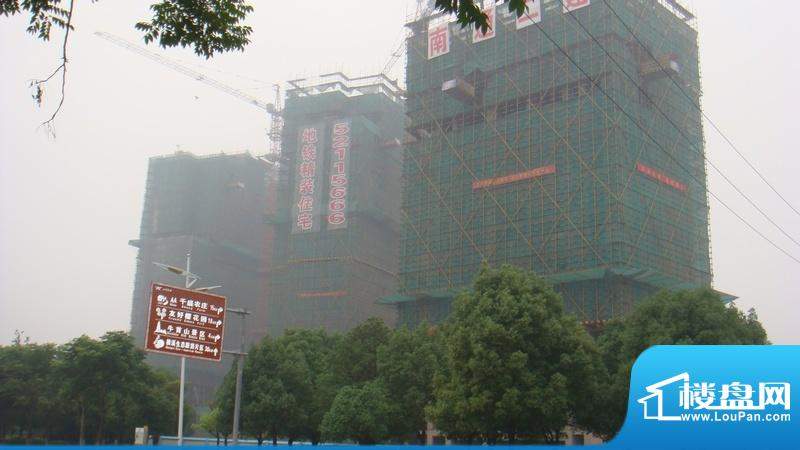 天泰青城1-3号楼施工外景图（2011.06）