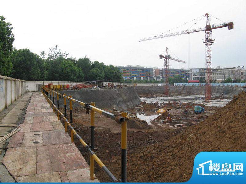 天泰青城地块施工现状（2010.9）