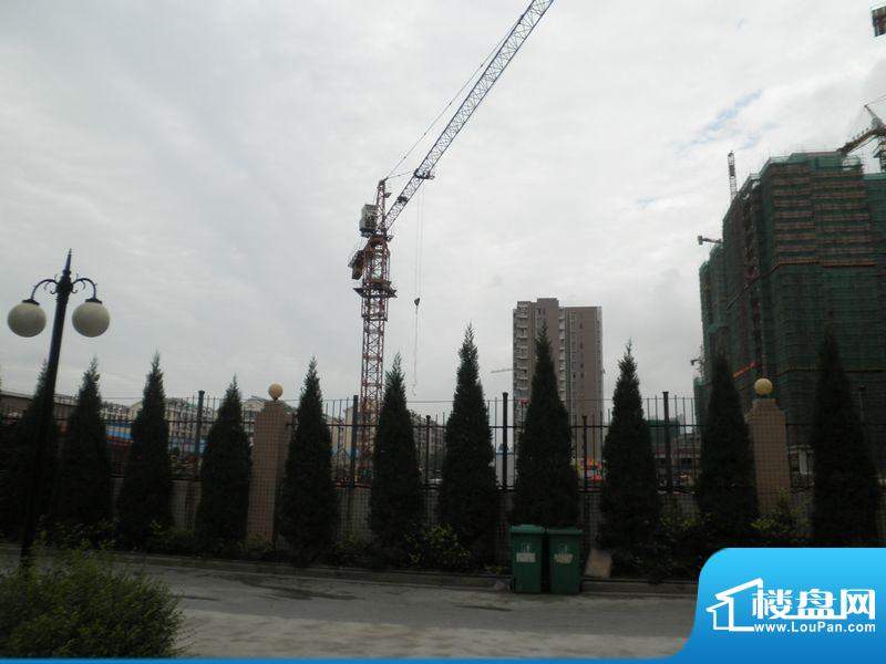 江畔明珠广场二期22栋施工实景图（2010