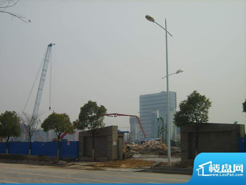 华新城项目施工现场外景图（2011.03.25