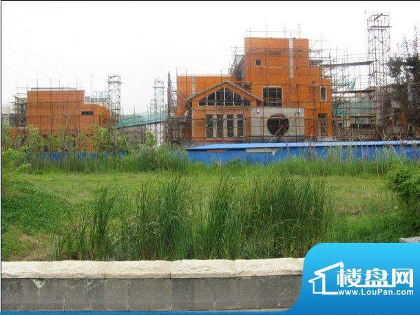 水墨江南建设中别墅侧面（2011-08-11）