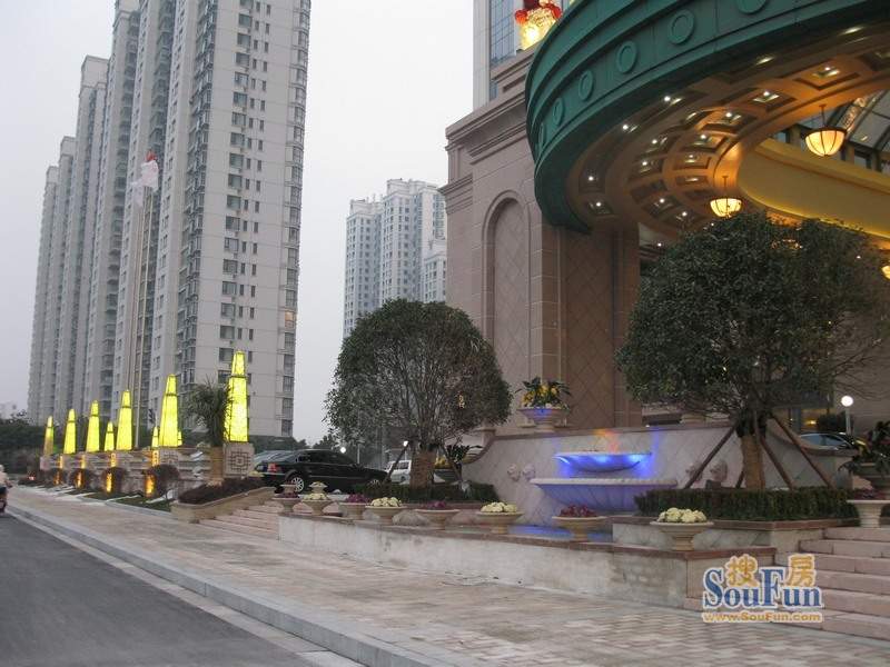 金石国际大酒店门前入口景观（2011.01.