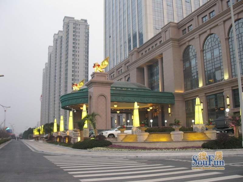 金石国际大酒店门前入口景观（2011.01.