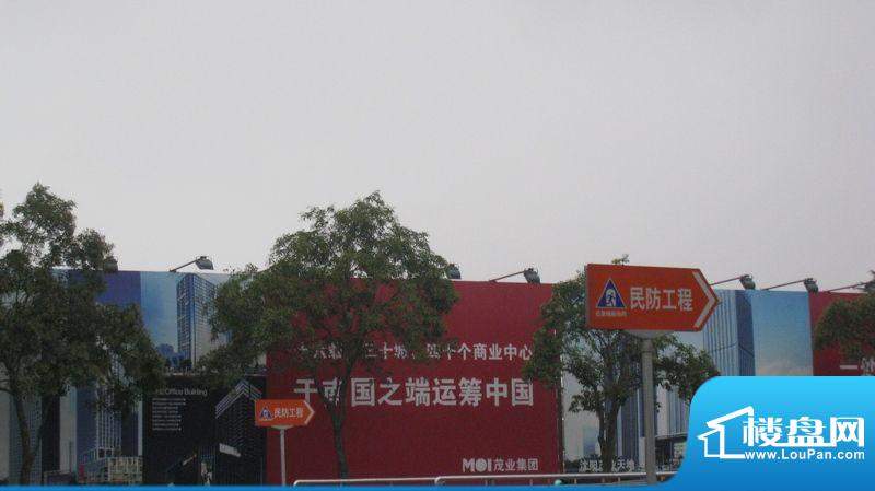 颐高数码港淮安茂业时代广场围挡外景图