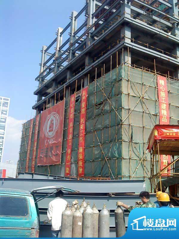 欣都龙城西侧面工程进度图（2011.2.24）
