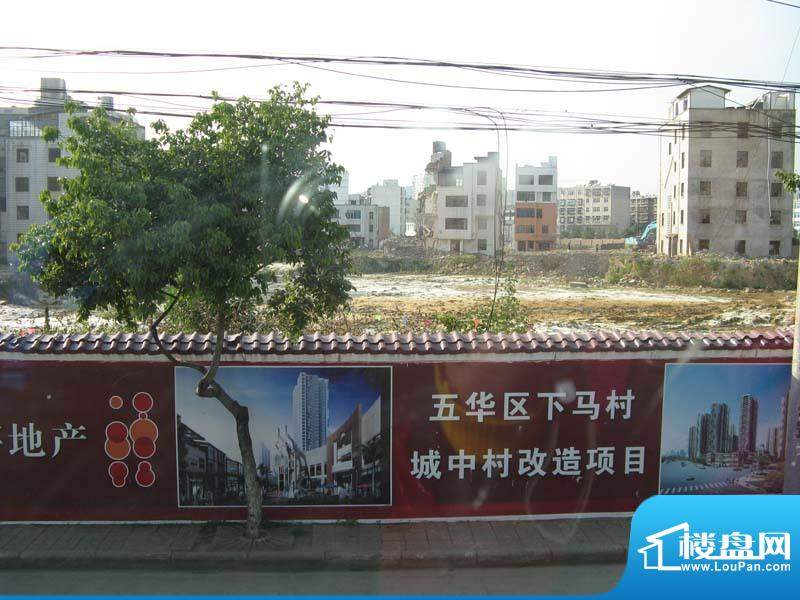 沸城项目外围墙实景图（2010.12.16）