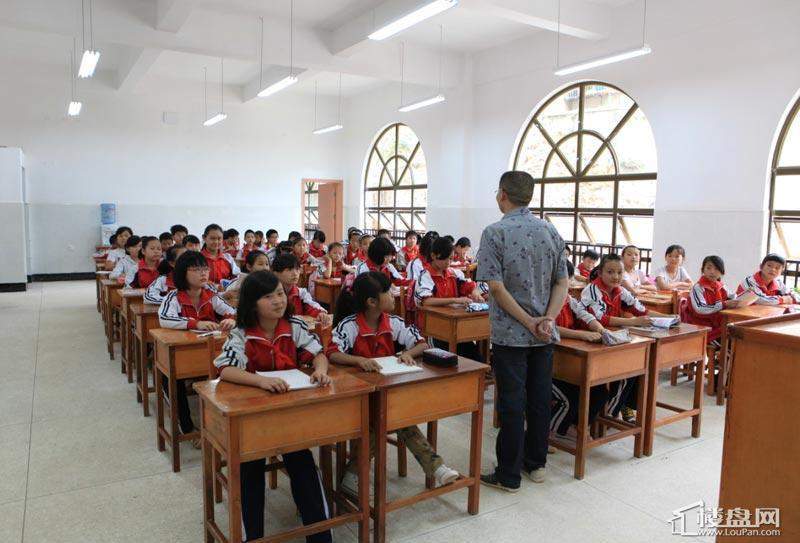 狮峰路小学教室