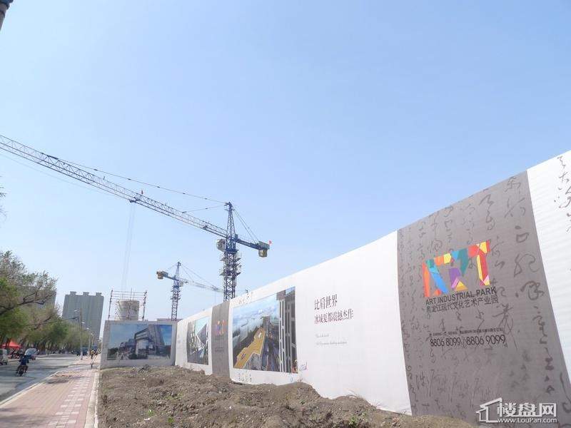 黑龙江现代文化艺术产业园项目围挡图2012-05-29