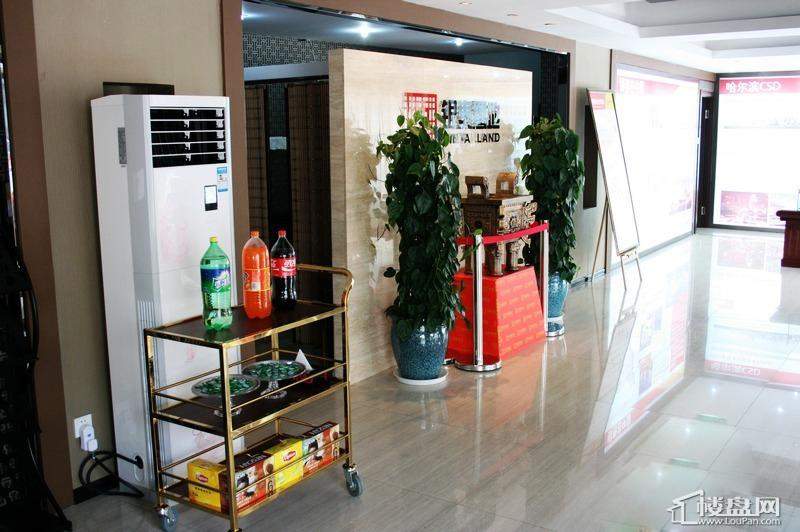 银泰城销售中心内部实景图（2012-7-30）