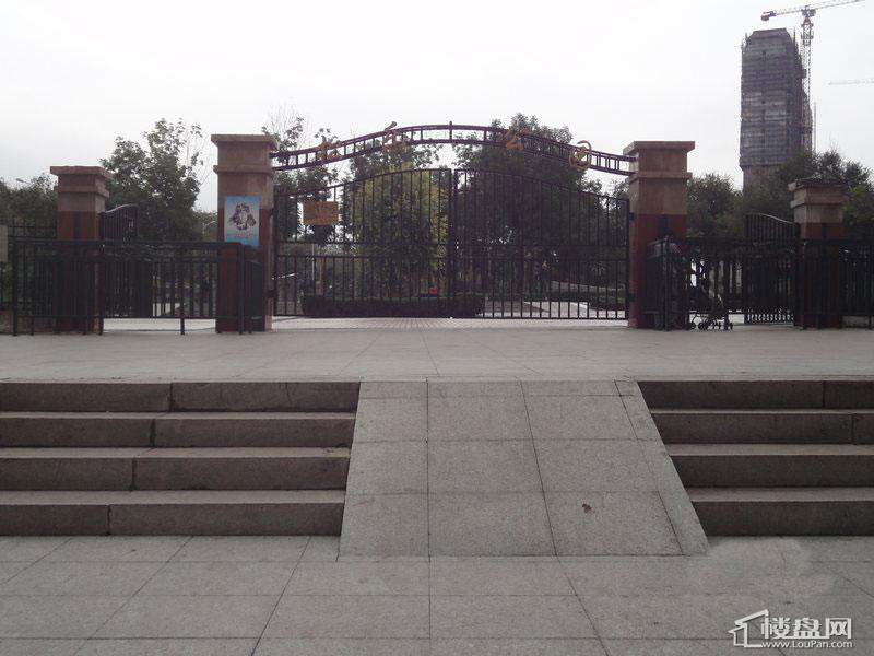 天悦项目周边公园实景图（2012-09-04）