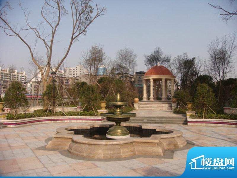 众鑫城上城外景图小区中庭喷水池实景