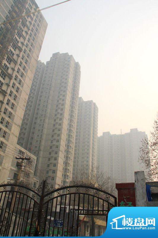 华域城实景图工程进度（2011.12）