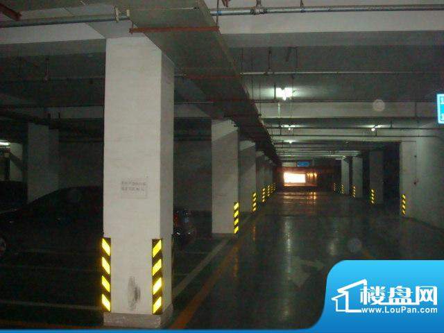 龙洲新城实景图地下车库(2012-11)