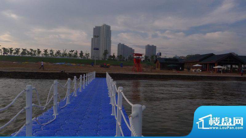 山海同湾海滩浮桥实景图2012.6