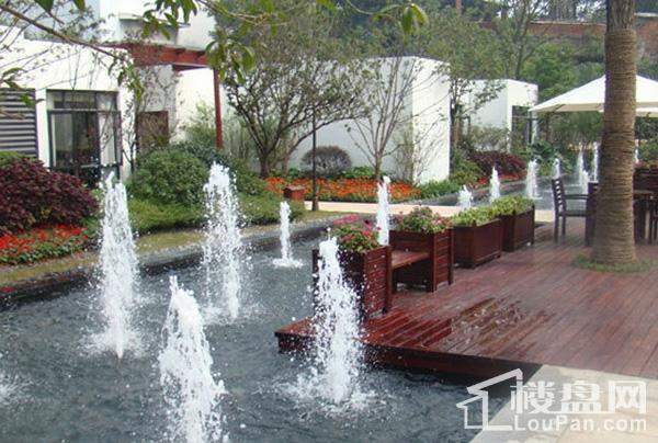 融科东南海二期喷泉（2010.11.08）